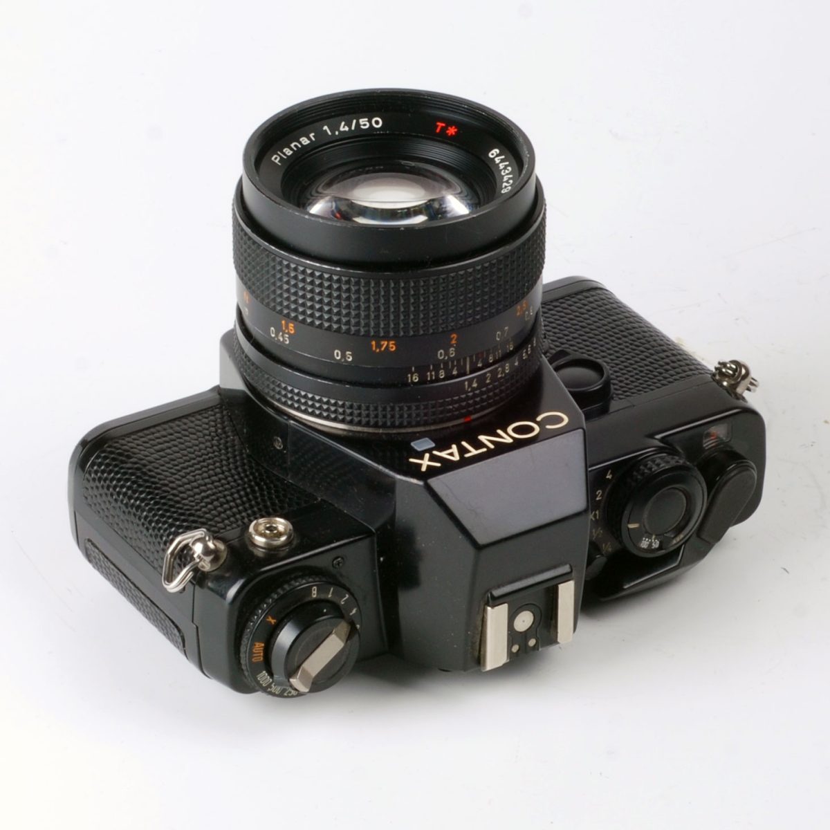 Contax 139 QUARTZ + Distagon 2,8/35 , Planar 1,4/50 — фото 2